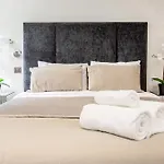 Penthouse With Private Terrace Soho - Cityapartmentstay