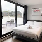 Penthouse With Private Terrace Soho - Cityapartmentstay